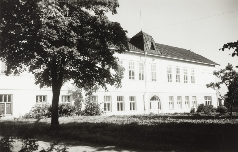 Kähärin kansakoulun päärakennus kesällä 1961.; yleiskuva