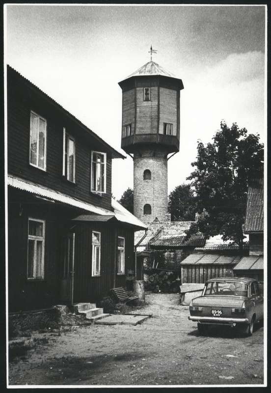 foto, Viljandi, veetorn, elumaja, juuli 1981, foto E. Veliste