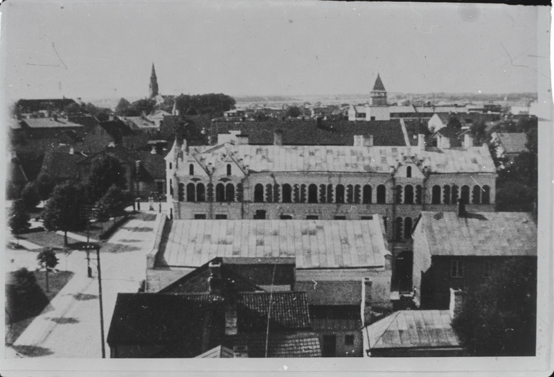 Kolmest fotost koosnev panoraamvaade Viljandi kesklinnale (pildistatud Veetornist)