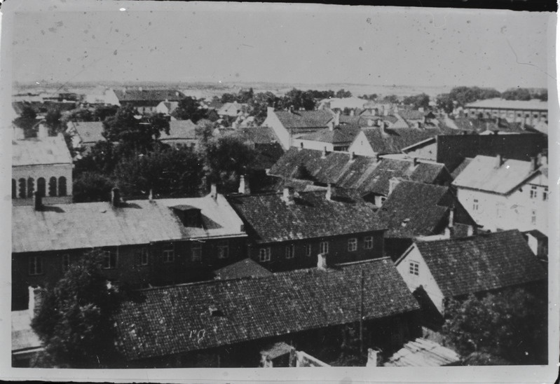 Kolmest fotost koosnev panoraamvaade Viljandi kesklinnale (pildistatud Veetornist)