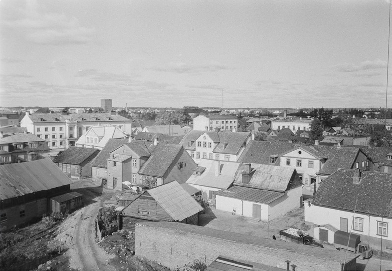 Vaade Viljandi linnale kino Rubiin ehitamise ajal torukraanalt.