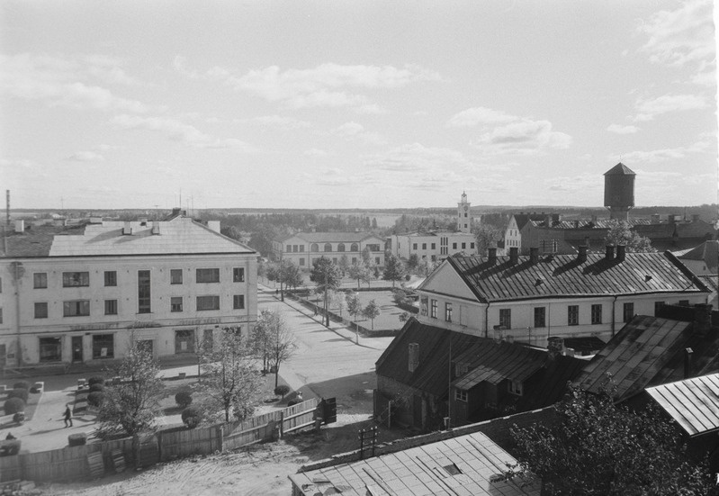 Vaade Viljandi linnale kino Rubiin ehitamise ajal torukraanalt.