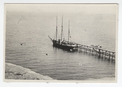 Kolmemastiline purjelaev Saarlaiu sadamas  duplicate photo
