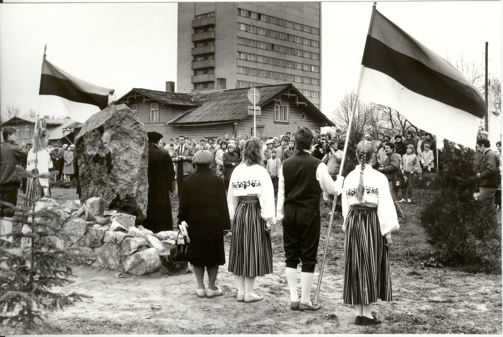 foto, Hammerbecki mälestuskivi avamine Paides 1989.a.