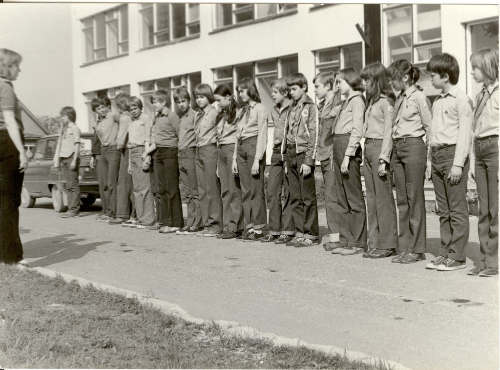 foto, Paide 3. Keskkooli pioneerid rivis valmis minema "Põuavälgu" võistlustele 1980.a.