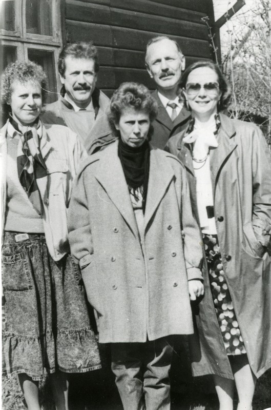 Õed-vennad  Aavikud Kuressaares