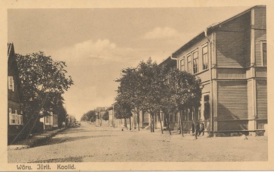 Trükipostkaart. Võru. Jüri ja Petseri tänavate nurgal asuv gümnaasiumi hoone.  duplicate photo