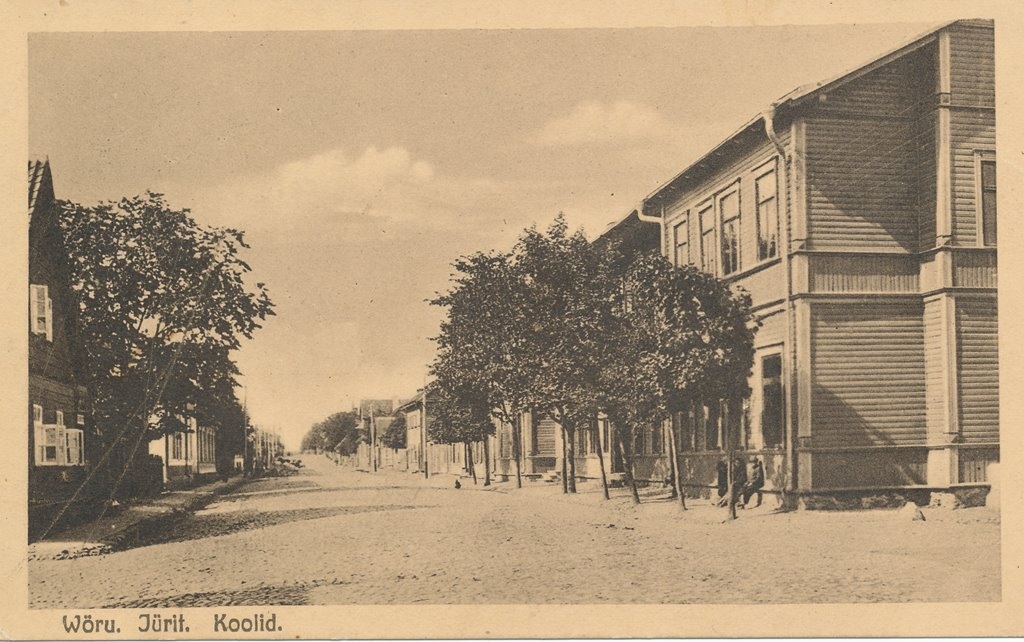 Trükipostkaart. Võru. Jüri ja Petseri tänavate nurgal asuv gümnaasiumi hoone.