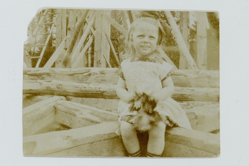 Evy Laamann Munamäe torni ehituse juures, 1927.a.