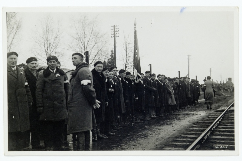 Võru vabadussõdalased ootavad raudteejaamas kindral Larkat. 12. november 1933.