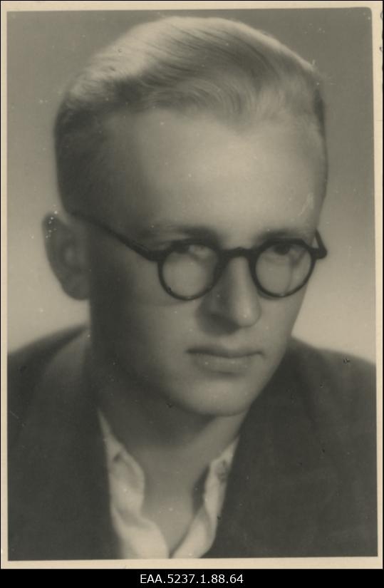 Hugo Treffneri Gümnaasiumi õpilase Juss (perekonnanimi määramata) portreefoto