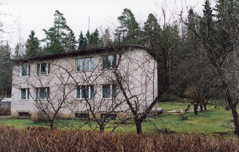 Iisakus, Metsa tn 10 kortermaja