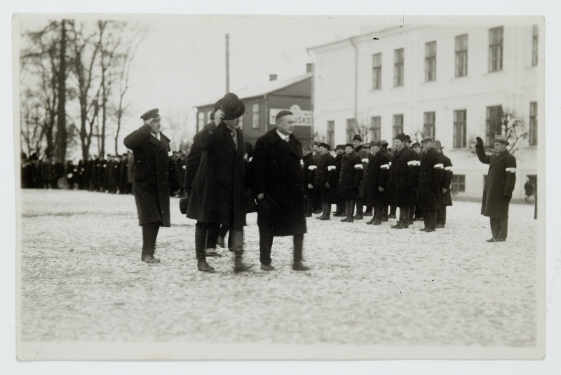 Võru Vabadussõdalaste Liidu lipu õnnistamine 12. novembril 1933.a. Võru turuplatsil.