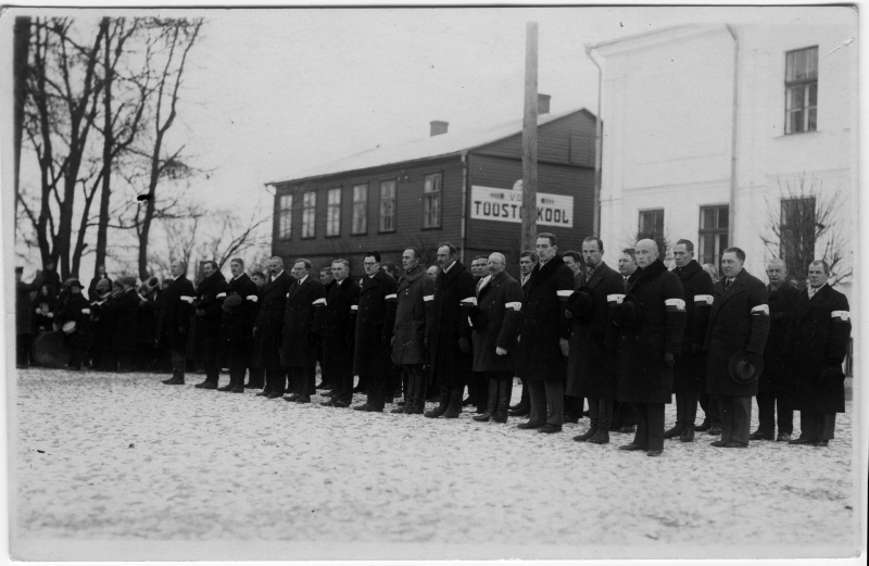 Võru Vabadussõdalaste Liidu lipu õnnistamine 12. novembril 1933.a. Võru turuplatsil.