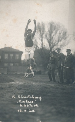 Aleksander Klumberg (Kolmpere) kaugushüppel  duplicate photo