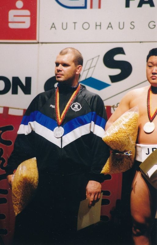 Aap Uspenski sumo MM-võistluste pjedestaalil