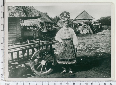 Muhu, Viira küla neiu pruudiehteis  duplicate photo