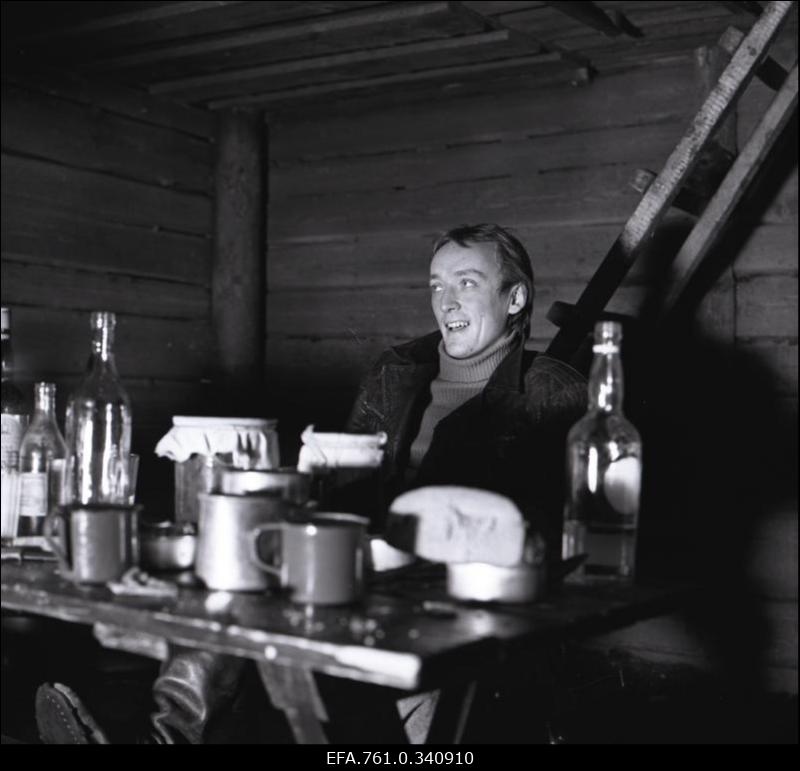 Stuudio Tallinnfilm sõjalis-patriootiline seiklusfilm "Metskannikesed".
Sulev Luik Sandri rollis.