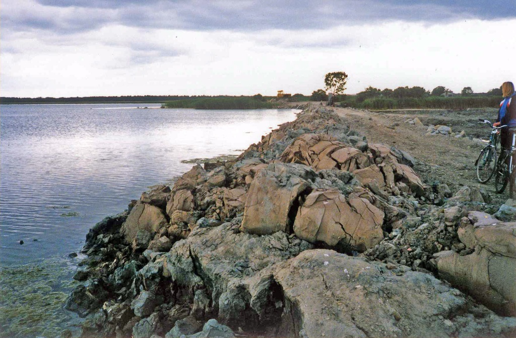 Kuressaare lahe (Titeranna) puhastamine, vaade Raiekivi säärele staadioni poolt