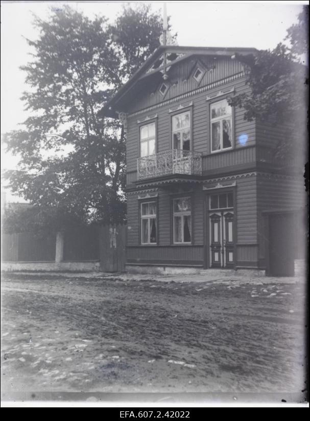 Elamu Pärnu tänaval.