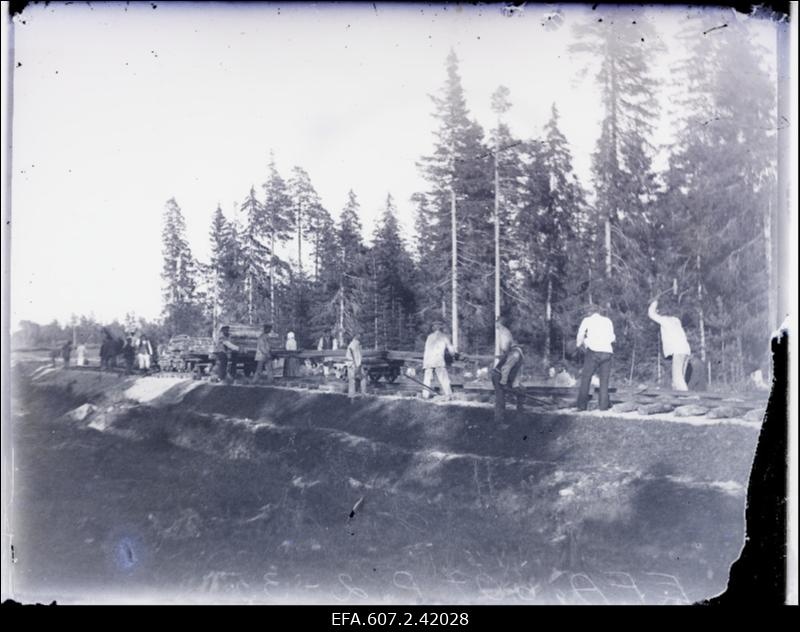 Kitsarööpmelise raudtee ehitus (pikendus Paidest Tamsaluni).