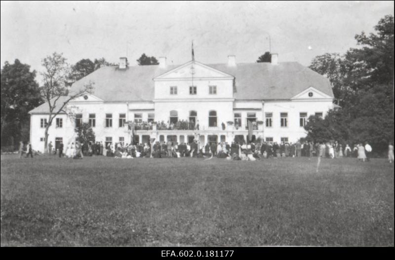 Vigala mõisa peahoone.