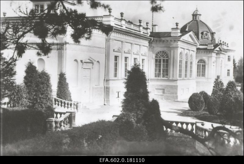 Raadi mõisa peahoone.