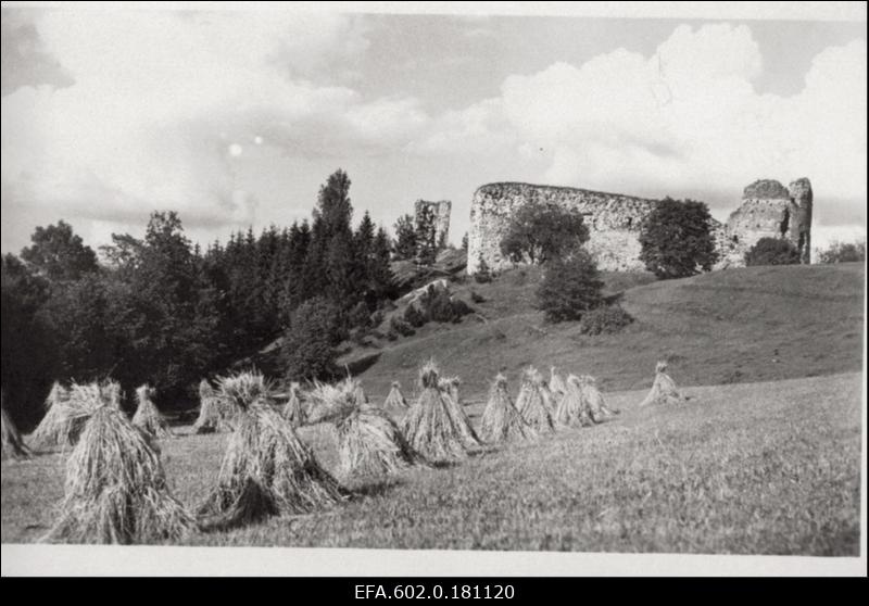 Vastseliina piiskopilinnuse varemed.