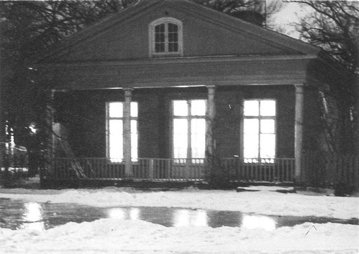 Vabrikudirektori (sammastega) maja Kärdlas
