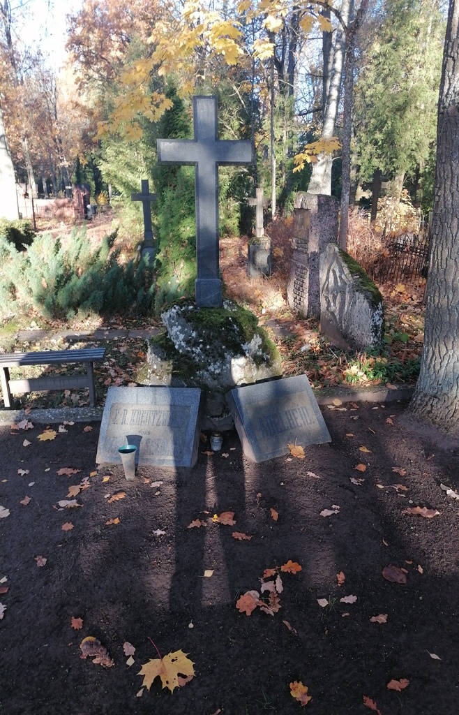 Dr. Fr. R. Kreutzwald's grave in Tartu : Ruhestätte v. Dr. Fr. R. Kreutzwald to Dorpat rephoto