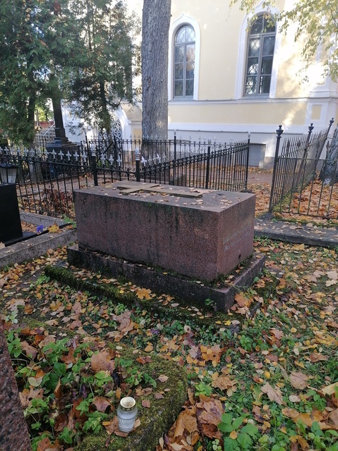 Karamsini haud vene kalmistul rephoto