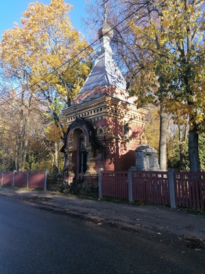 View of the Mausoleum of the Mausoleum of the Mausoleum of the Mausoleum of the Men’s Family on Kalmistu Street in Tartu rephoto