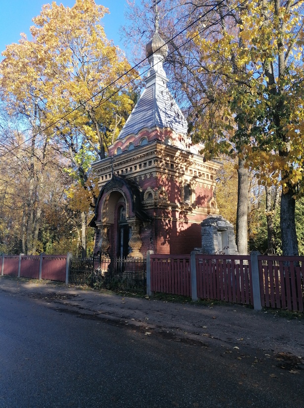 View of the Mausoleum of the Mausoleum of the Mausoleum of the Mausoleum of the Men’s Family on Kalmistu Street in Tartu rephoto