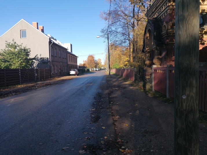 Tartu, Kalmistu Street. View from the cross street to the outskirts of the city. rephoto