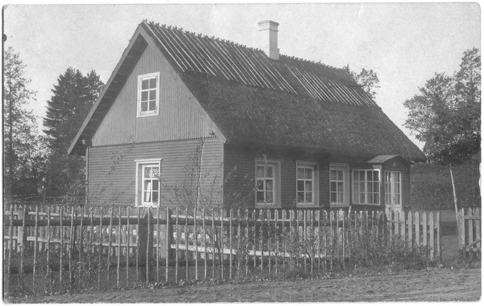 August Küttimi elumaja Kärdlas Kõrgessaare maanteel