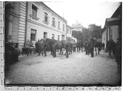 Hobuste võtmine Politseimaja ees Euroopa sõja mobilisatsiooni puhul  duplicate photo