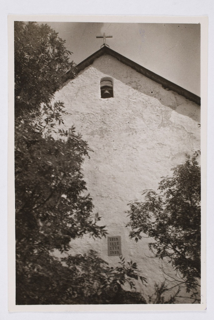 Vormsi kiriku fassaad