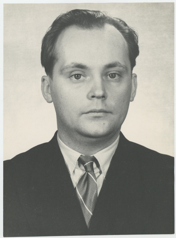 V. Väljase rinnaportree