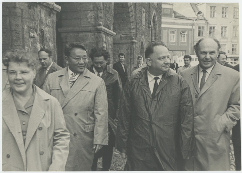 J. Tsedenbal koos saatvate isikutega