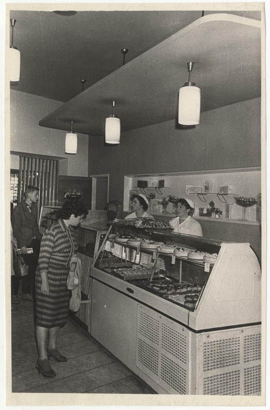 Piimasaal Pikal tänaval, puhvet.