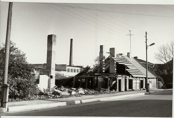 foto, Paide Pikk t. maja lammutamine 1991.a.