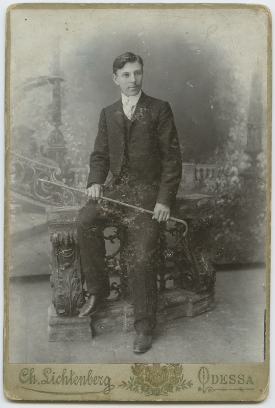 Leonhard Koljo täisportree, Odessas.