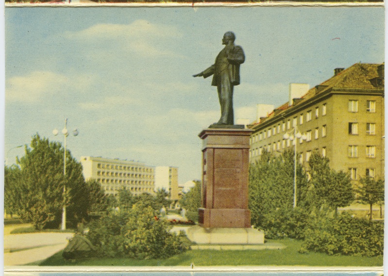 V.I. Lenini monument.