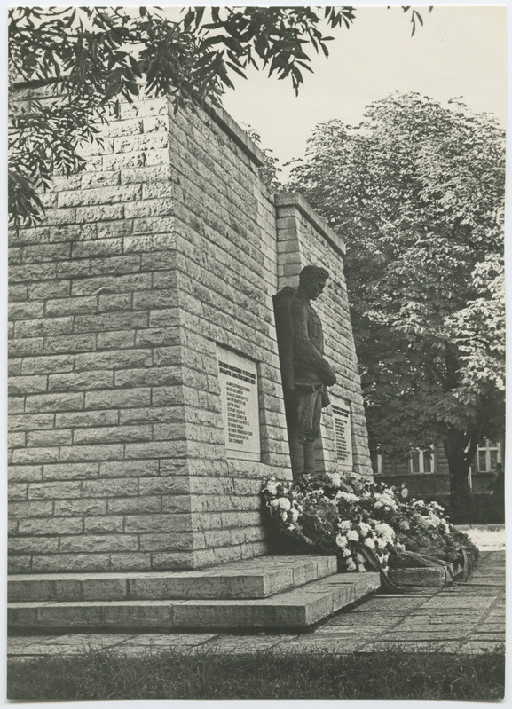 Monument Tallinnas langenud Punaarmee sõduritele.