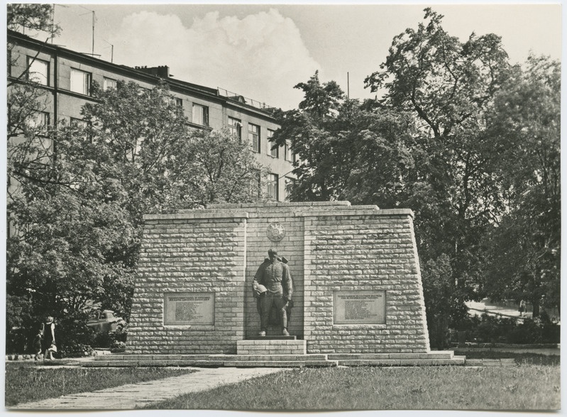 Monument Tallinnas langenud Punaarmee sõduritele.