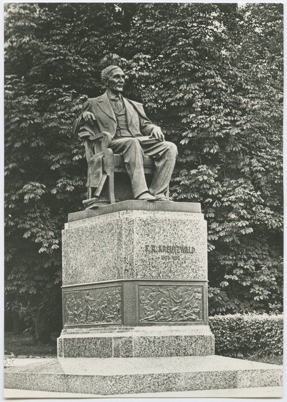 Fr.R. Kreutzwaldi mälestussammas Kadriorus.