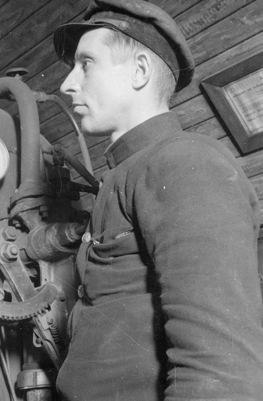 Mees masinaga. Auruvedurijuhi ruum?