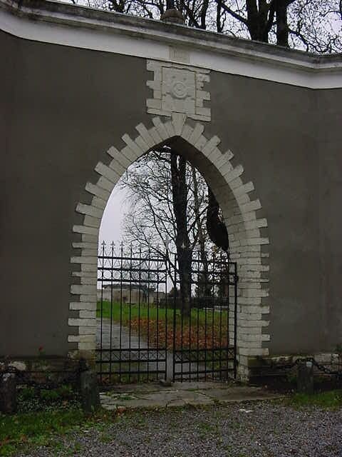 Border wall of the churchyard in Märjamaa with the gate-monument