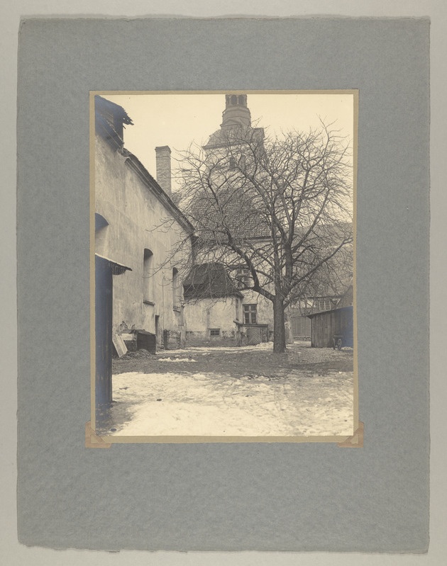 Tallinn, Rootsi-Mihkli kiriku hoov