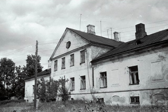 The back of the main building of the SIPA manor. Photo: V. Coast 1969